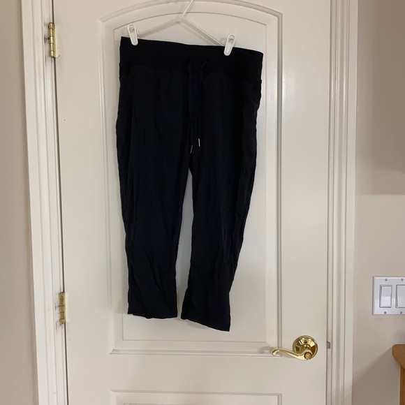 EUC Sz 10 Lululemon Dance Studio crop pants - Picture 1 of 6